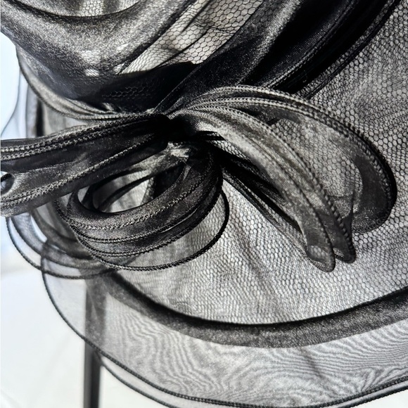 Elegant Black Mesh Wide Brim Fascinator Hat with Bow – Derby, Wedding, Tea Party - Picture 3 of 7